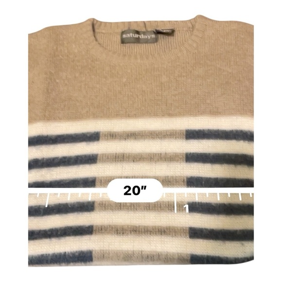 Tan and Gray Crewneck Sweater with Ribbed Details - Picture 7 of 8